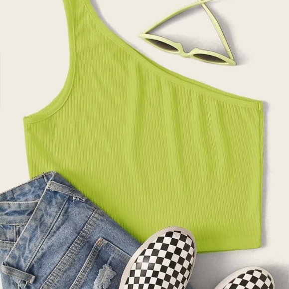 Clothes - Picture 3 of 16